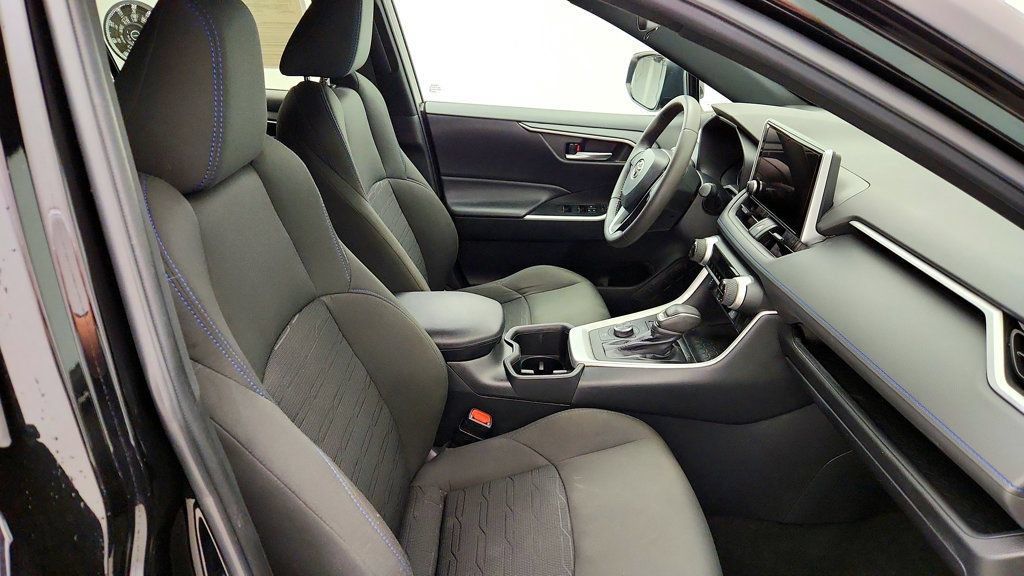 Used 2023 Toyota RAV4 SE w/ Convenience Package AWD/4WD image 24
