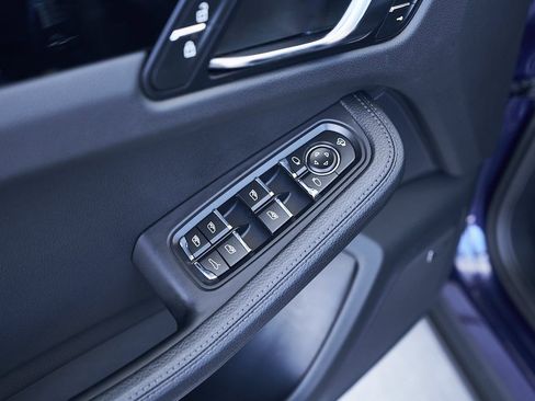 Used 2024 Porsche Macan image 19