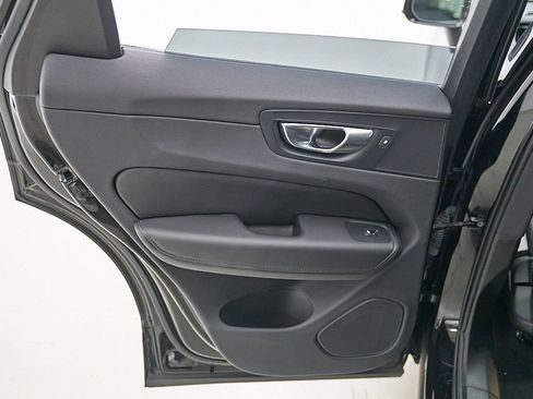 Certified 2025 Volvo XC60 B5 Plus w/ Climate Package AWD/4WD image 19