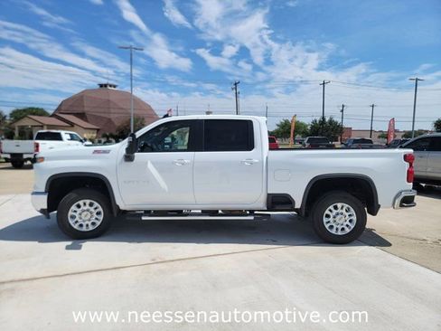 Used 2025 Chevrolet Silverado 2500 LT AWD/4WD image 4