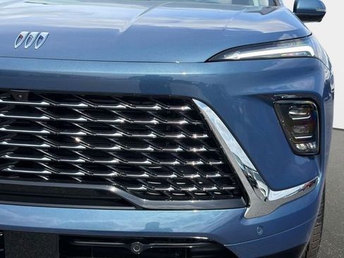 New 2026 Buick Enclave Avenir w/ Super Cruise Package FWD image 9