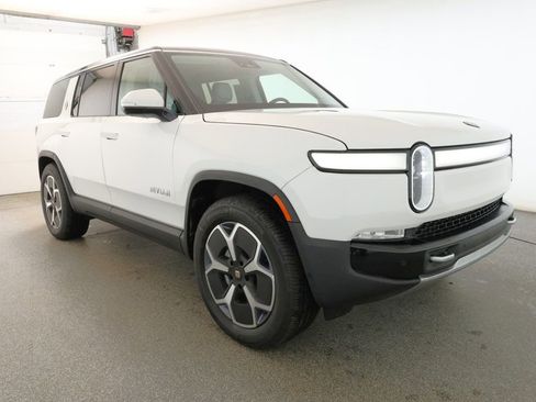 Used 2024 Rivian R1S Adventure image 3