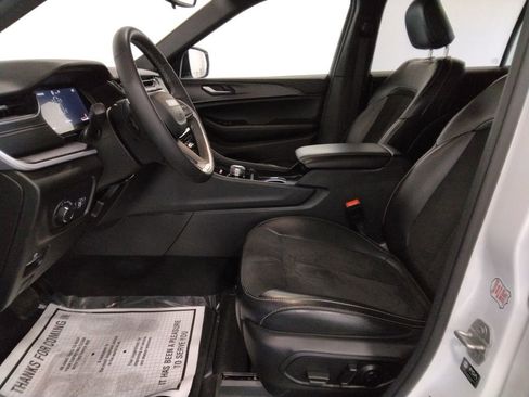 Used 2024 Jeep Grand Cherokee L Laredo image 29