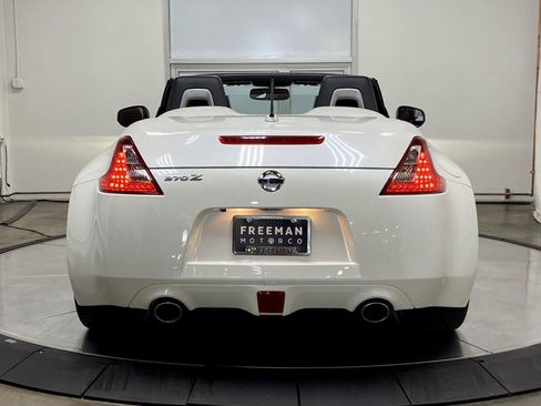 Used 2017 Nissan 370Z Touring Sport RWD image 8