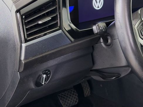 Used 2022 Volkswagen Jetta SE w/ Panoramic Sunroof Package image 12