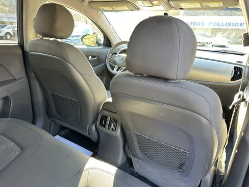 Used 2016 Kia Sportage LX w/ LX Popular Package image 24