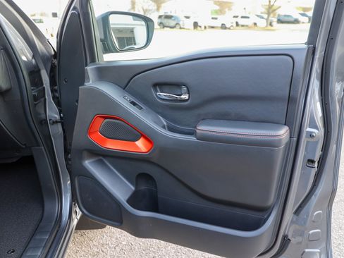 Used 2025 Nissan Frontier Pro-X image 32