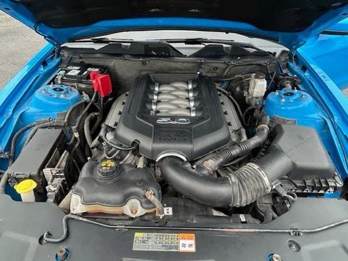 Used 2012 Ford Mustang GT Premium w/ HID Headlamps & Security Pkg RWD image 9