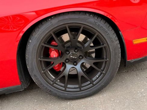 Used 2010 Dodge Challenger SRT8 RWD image 33