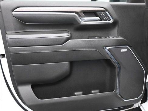 Used 2024 Chevrolet Silverado 2500 LTZ w/ LTZ Convenience Package image 11