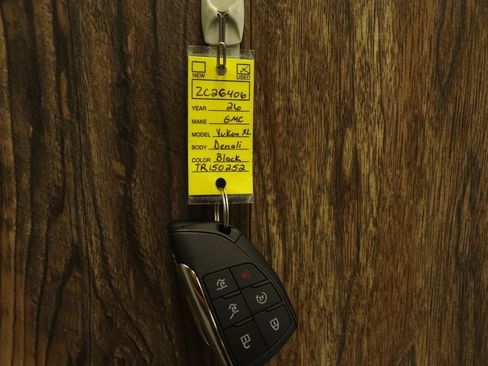 Used 2026 GMC Yukon XL Denali w/ Sun & Power Step Package AWD/4WD image 22