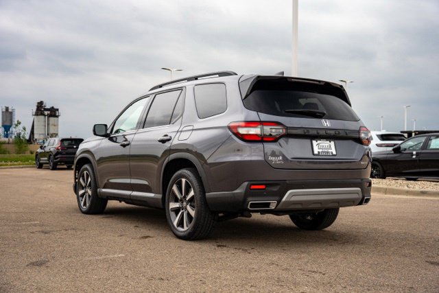 Used 2025 Honda Pilot Touring image 5