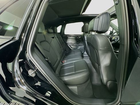 Certified 2026 Porsche Macan AWD/4WD image 29