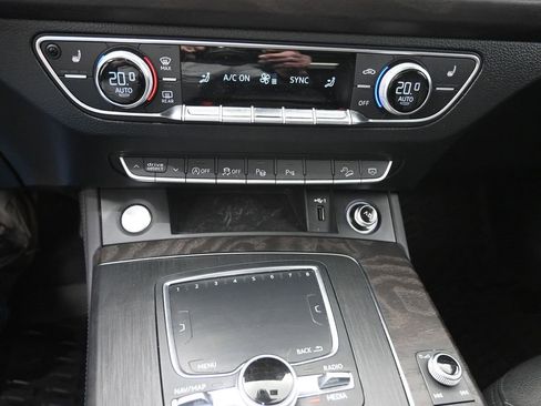 Used 2019 Audi Q5 Prestige w/ Prestige Package image 28