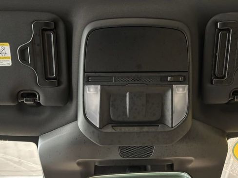 Used 2025 Subaru Forester Base image 17