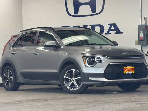 Used 2023 Kia Niro EX image 2