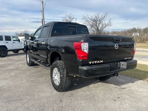 Used 2017 Nissan Titan SV image 4