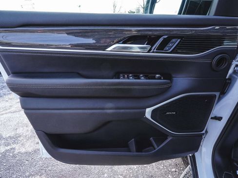 Used 2022 Jeep Wagoneer Series II image 9