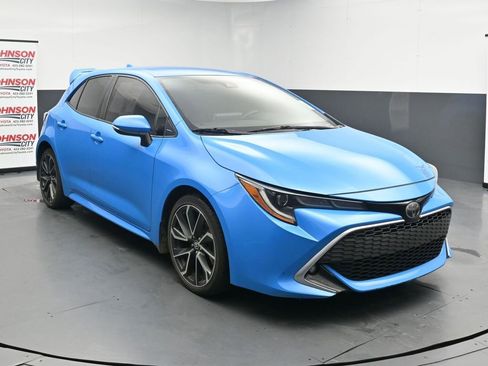 Used 2019 Toyota Corolla XSE FWD image 2
