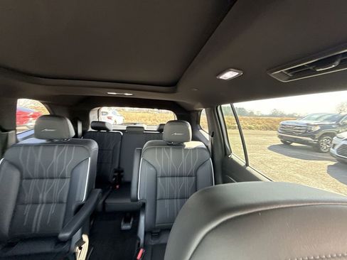 Certified 2025 Buick Enclave Avenir w/ Super Cruise Package image 12