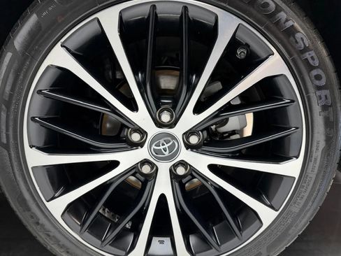 Used 2019 Toyota Camry SE FWD image 8