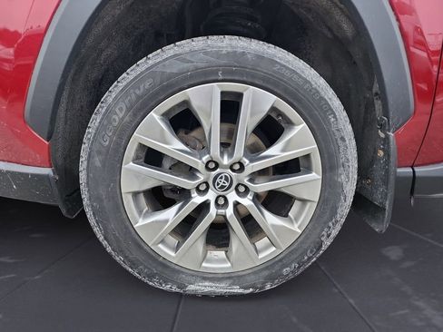 Used 2023 Toyota RAV4 XLE Premium image 14