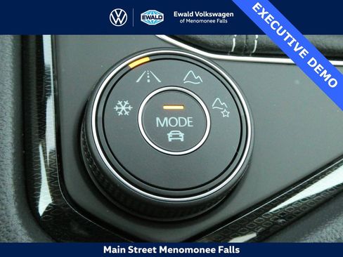 Used 2025 Volkswagen Taos SE image 20