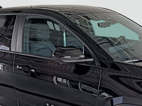 New 2026 Chevrolet Equinox LT w/ Convenience Package II FWD image 17