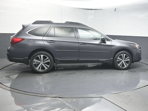 Used 2018 Subaru Outback 2.5i Limited AWD/4WD image 8