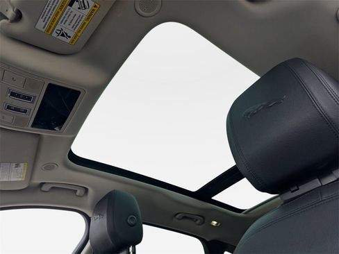 Used 2021 Jaguar F-PACE S image 33