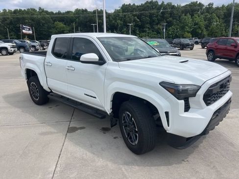 Used 2024 Toyota Tacoma TRD Sport RWD image 9