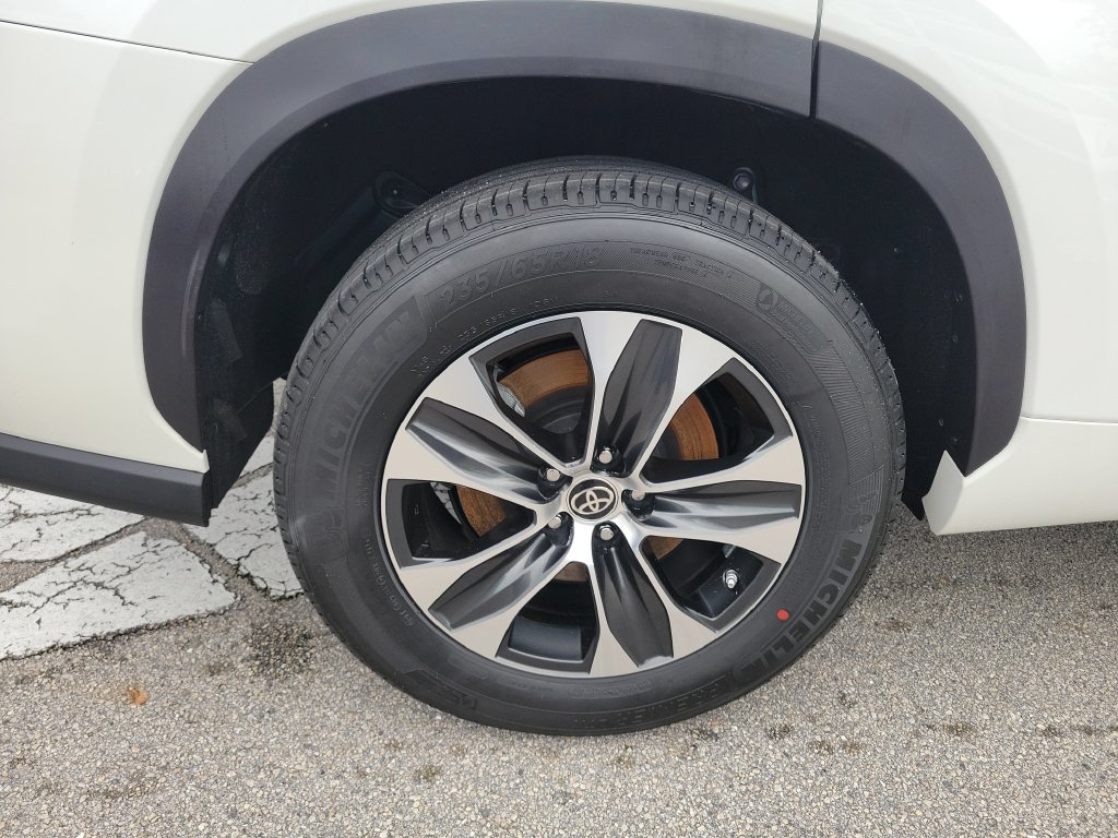 Used 2021 Toyota Highlander XLE FWD image 31