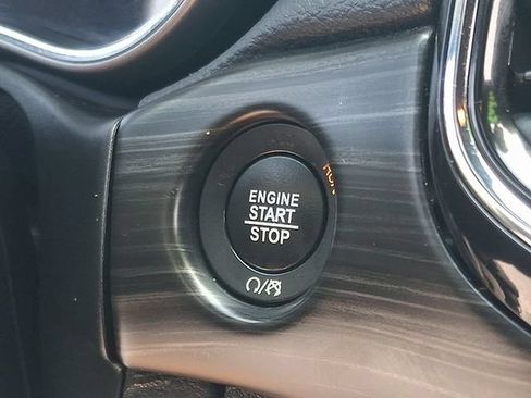 Used 2020 Jeep Grand Cherokee Laredo w/ 18" Wheel & 8.4" Radio Group AWD/4WD image 25