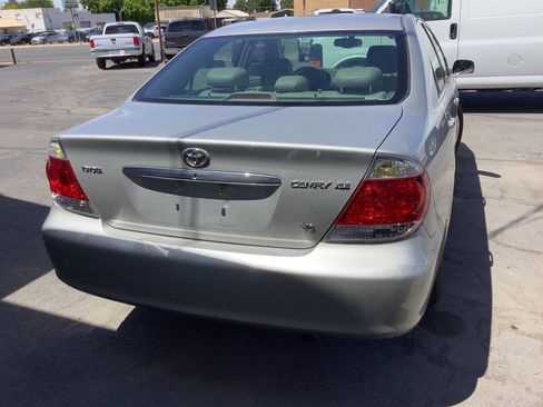 Used 2005 Toyota Camry XLE FWD image 11