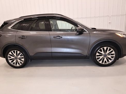 Certified 2020 Ford Escape Titanium w/ Titanium Premium Package 2.0 AWD/4WD image 2