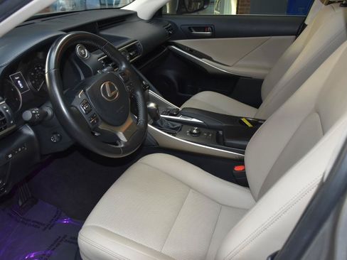 Used 2018 Lexus IS 300 AWD image 22