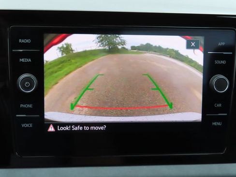Used 2025 Volkswagen Jetta SE FWD image 6