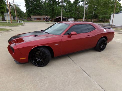 Used 2014 Dodge Challenger R/T RWD image 5