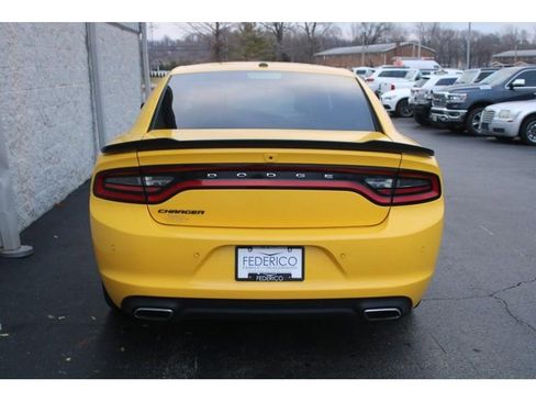 Used 2018 Dodge Charger SXT w/ Blacktop Package image 4