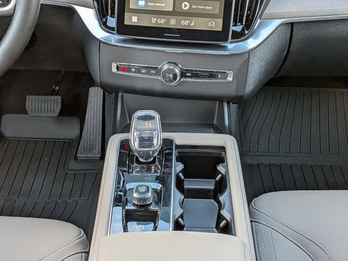 New 2026 Volvo XC90 T8 Plus w/ Protection Package Premier AWD/4WD image 19
