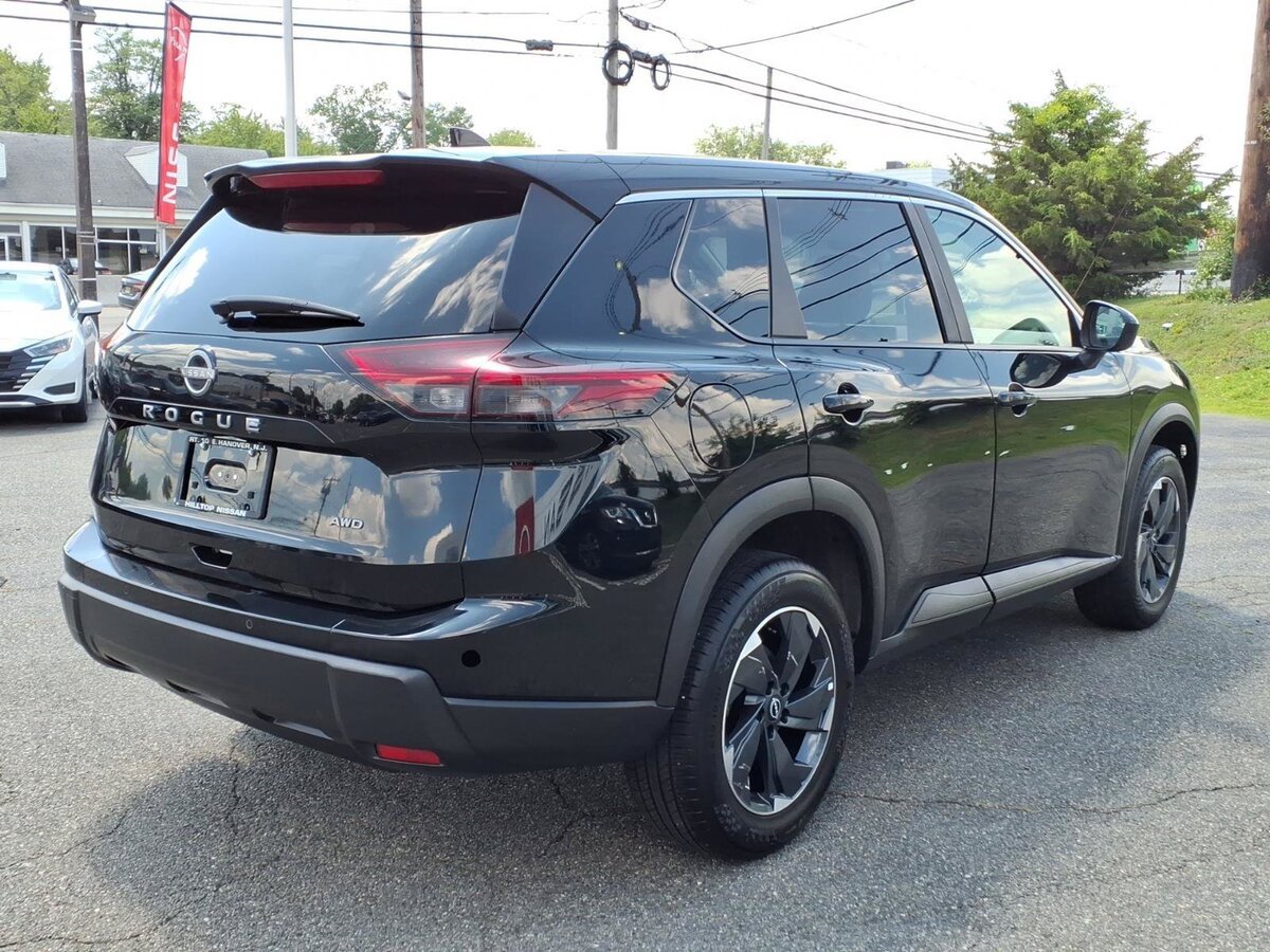 Used 2025 Nissan Rogue SV AWD/4WD image 5
