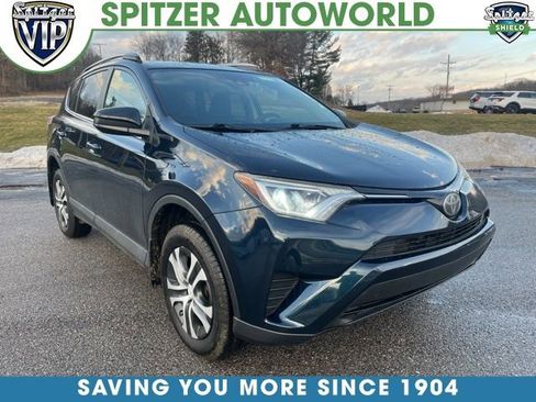 Used 2018 Toyota RAV4 LE image 1