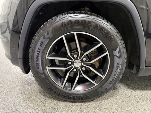 Used 2018 Jeep Grand Cherokee Trailhawk w/ Trailhawk Luxury Group AWD/4WD image 30