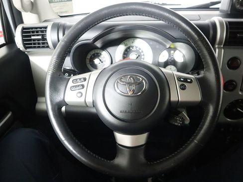 Used 2014 Toyota FJ Cruiser Base w/ Upgrade Package image 16