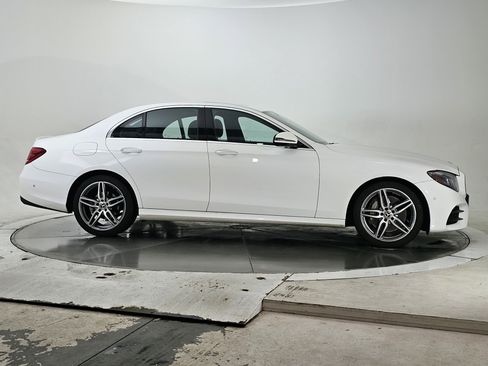 Used 2017 Mercedes-Benz E 300 4MATIC image 2