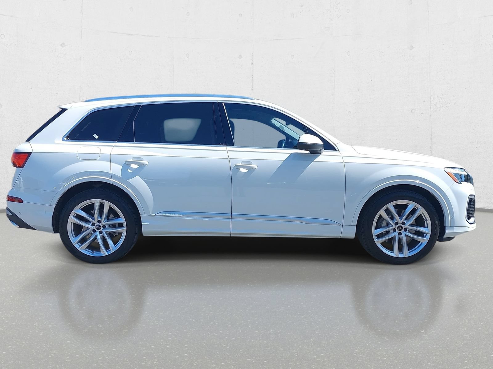 Used 2025 Audi Q7 3.0T Premium Plus AWD/4WD image 4