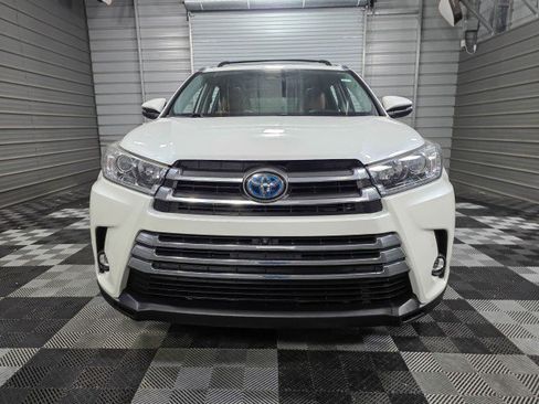 Used 2019 Toyota Highlander Limited Platinum image 3