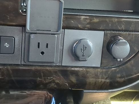 Used 2021 GMC Savana 2500 w/ Enhanced Convenience Package image 32