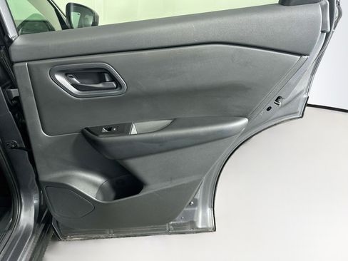Used 2024 Nissan Rogue S FWD image 31