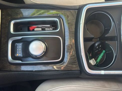 Used 2015 Chrysler 300 C w/ Light Group RWD image 11